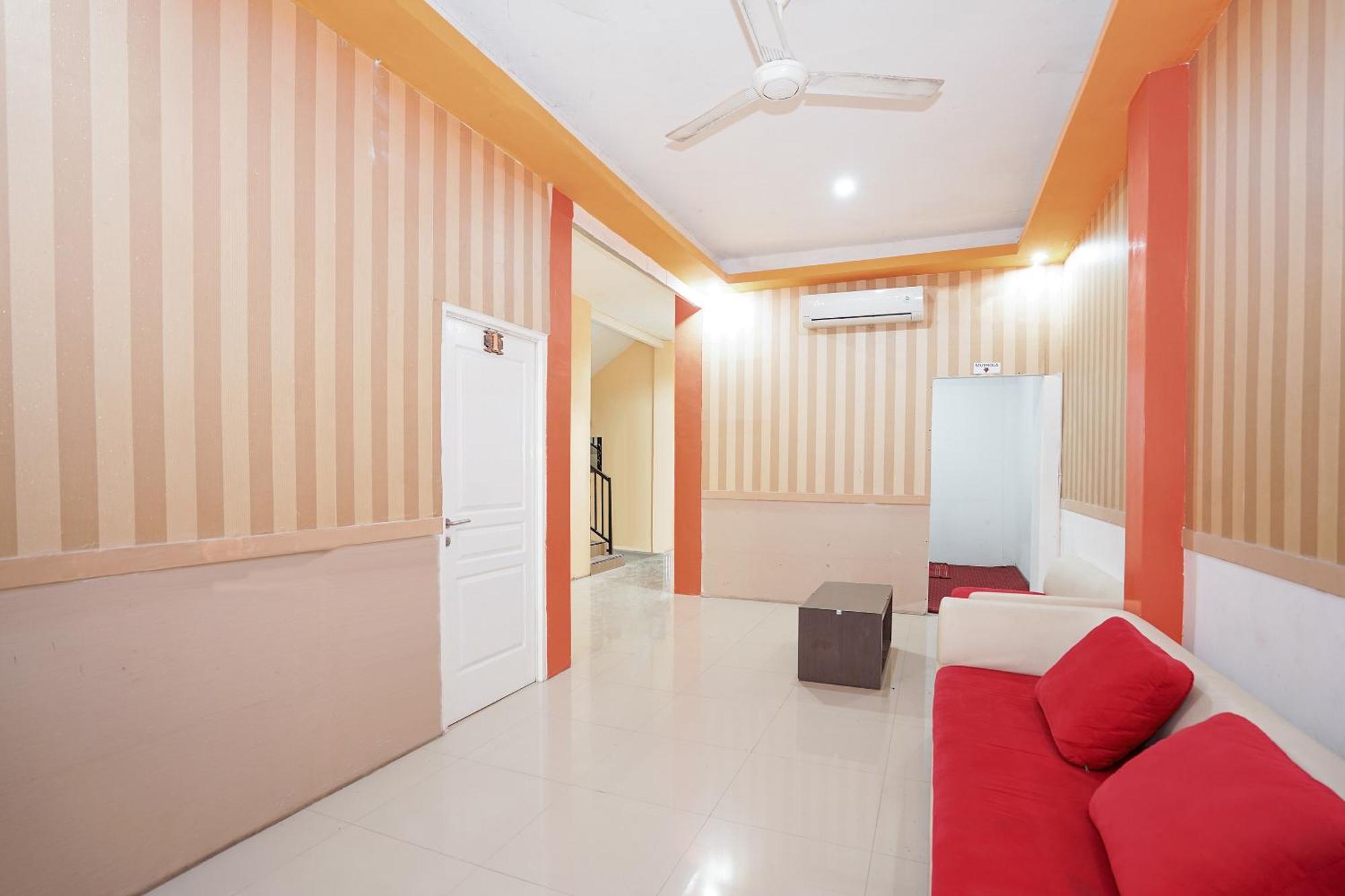 O Juanda Near Terminal International Juanda Hotel 3*
